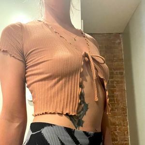 NEW! Super cute tie front crop top